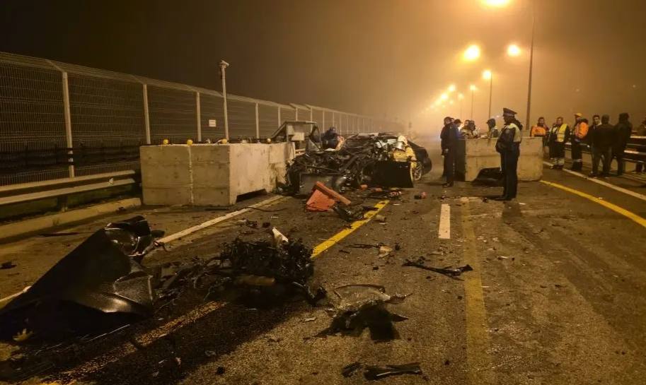 В результате ДТП на Крымском мосту погибли два человека, ещё двое пострадали