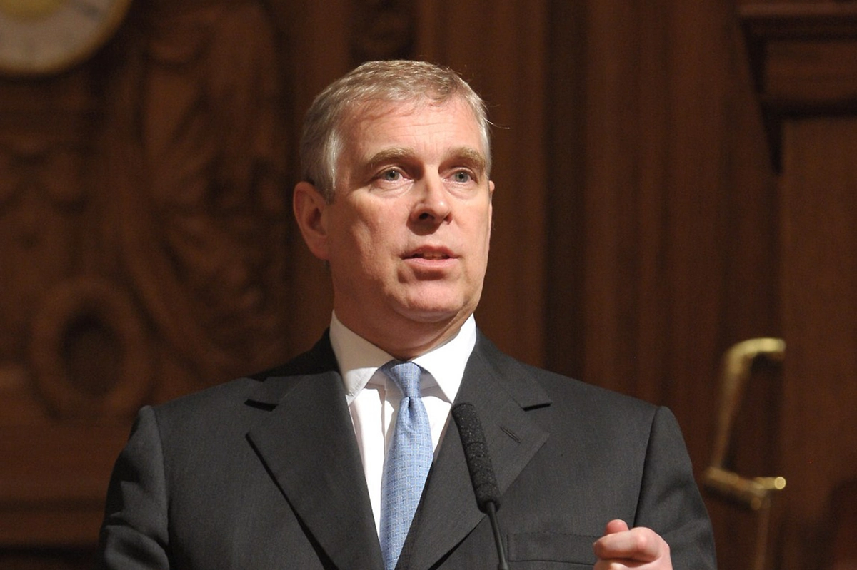 Бывший принц Эндрю годами водил проституток в Букингемский дворец