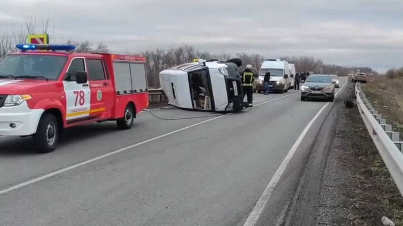 В Самарской области произошло ДТП с микроавтобусом, семь человек пострадали