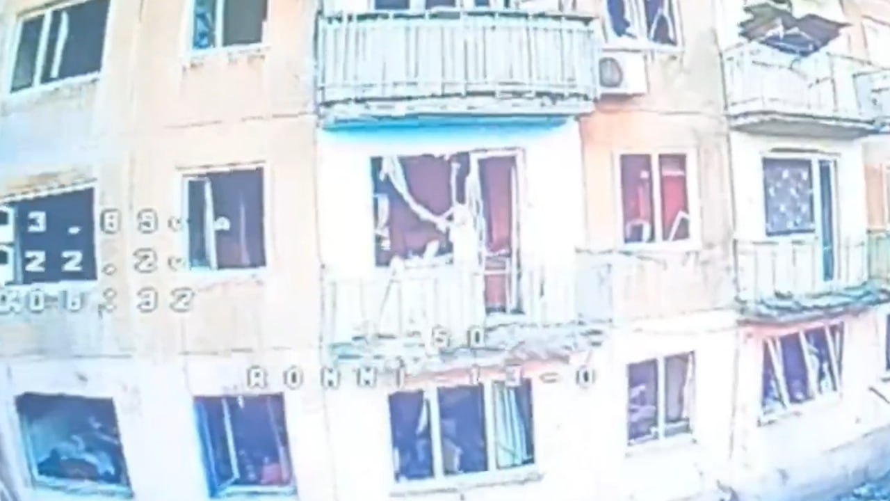 Неудачная попытка атаки многоэтажки в Димитрове дроном ВСУ попала на видео