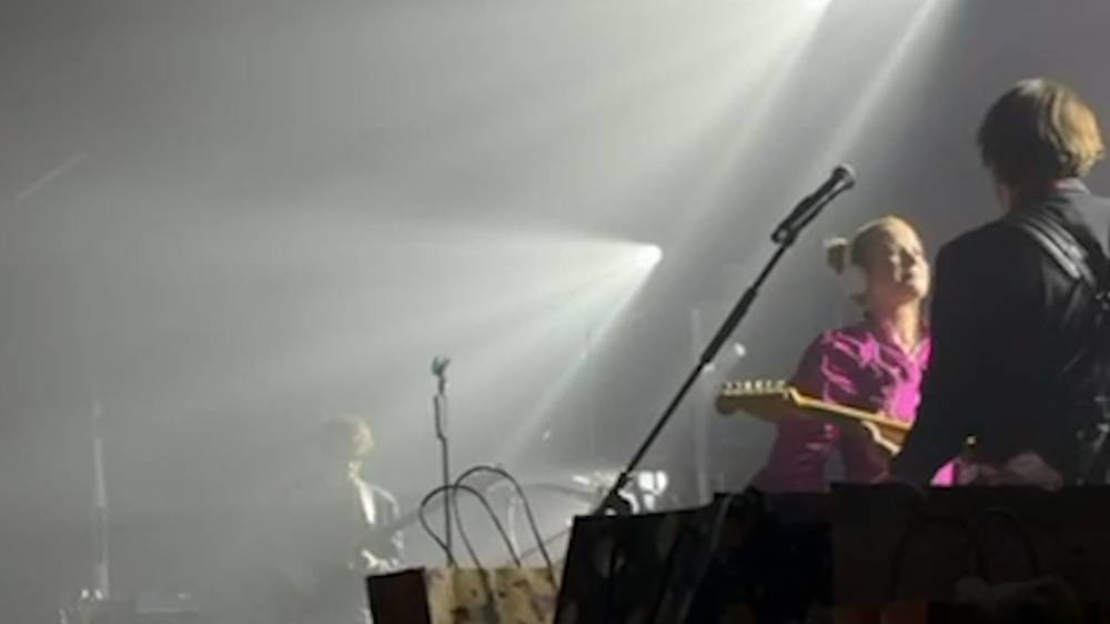  Монеточку* госпитализировали с концерта в Риге из-за аллергии и отёка Квинке