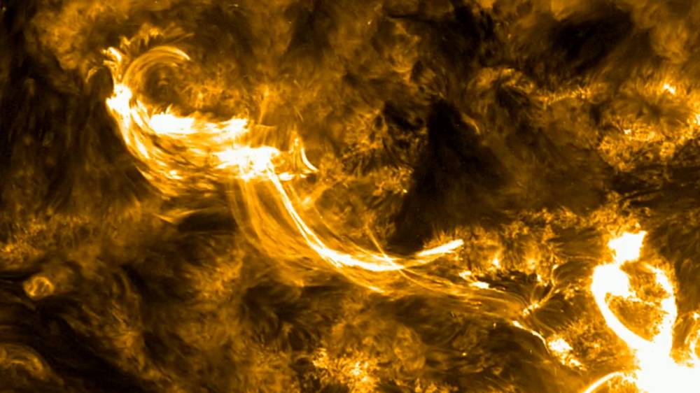 Учёные зафиксировали на видео уничтожение гигантского протуберанца на Солнце