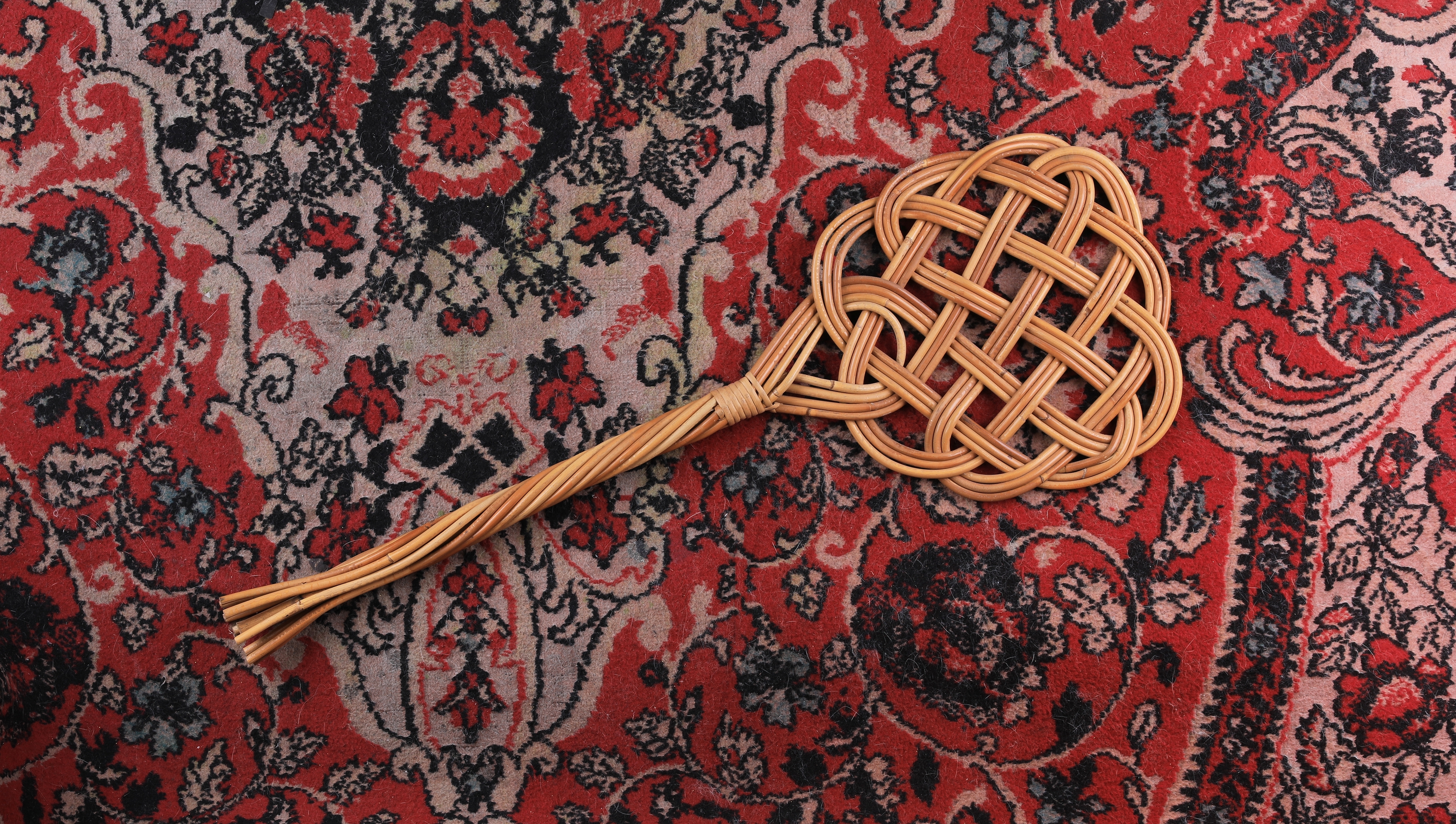 Мужчина забил до смерти 8-летнюю дочку сожительницы выбивалкой для ковра