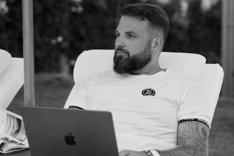 Останки криптомошенника Романа Новака и его жены обнаружили в арабской пустыне