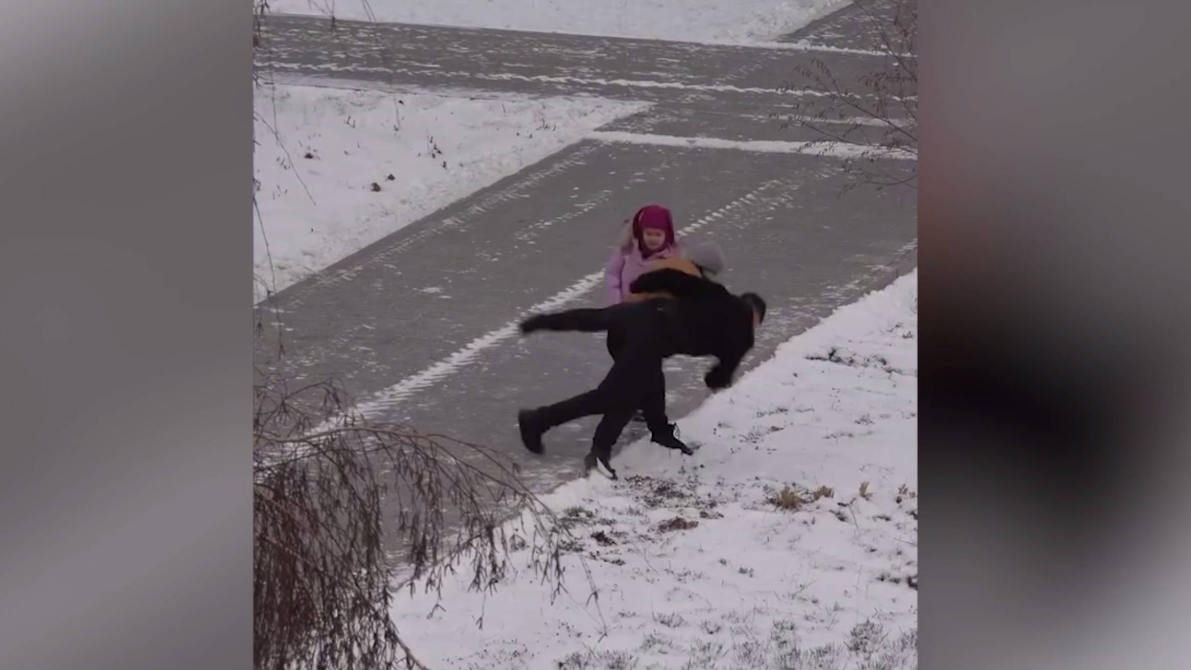 Пранкер нарвался на дзюдоистку при съёмке «похищения ребёнка» и дважды улетел на прогиб