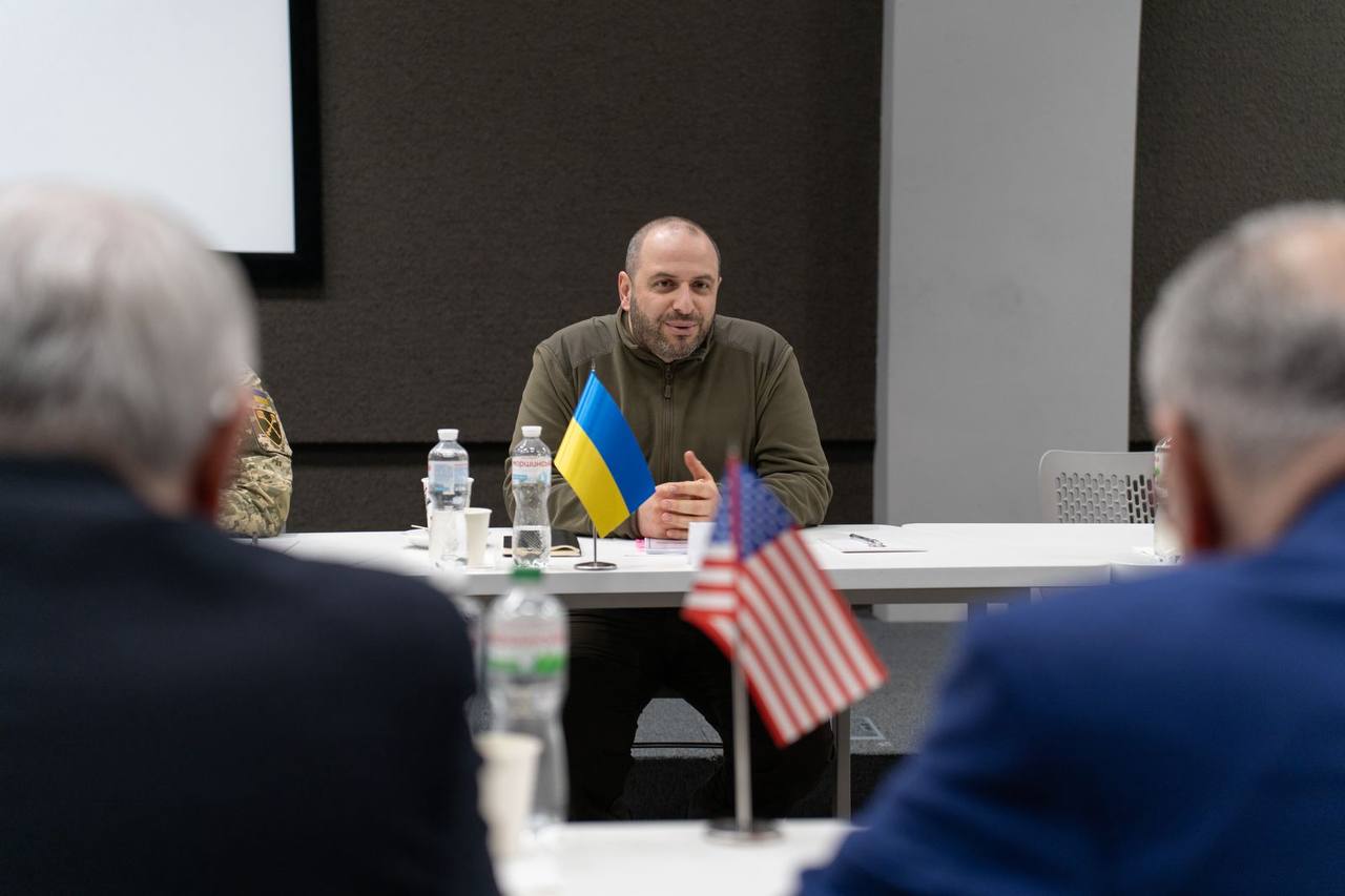 Умеров не спешит улетать из США после переговоров