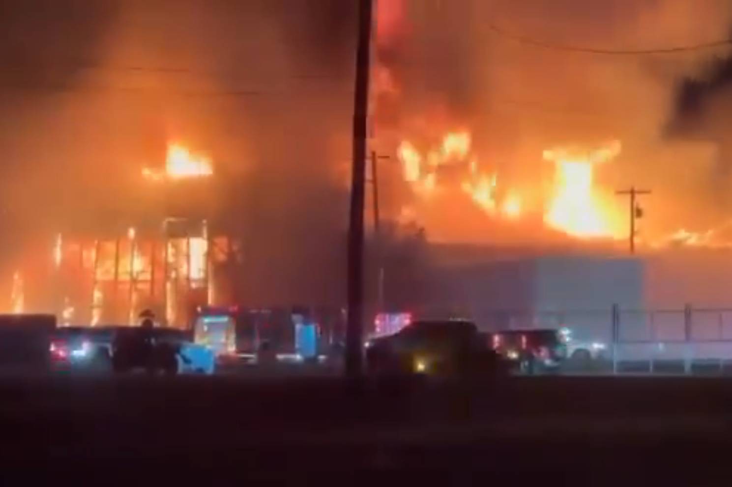 В США загорелось здание, в котором могли храниться обломки НЛО