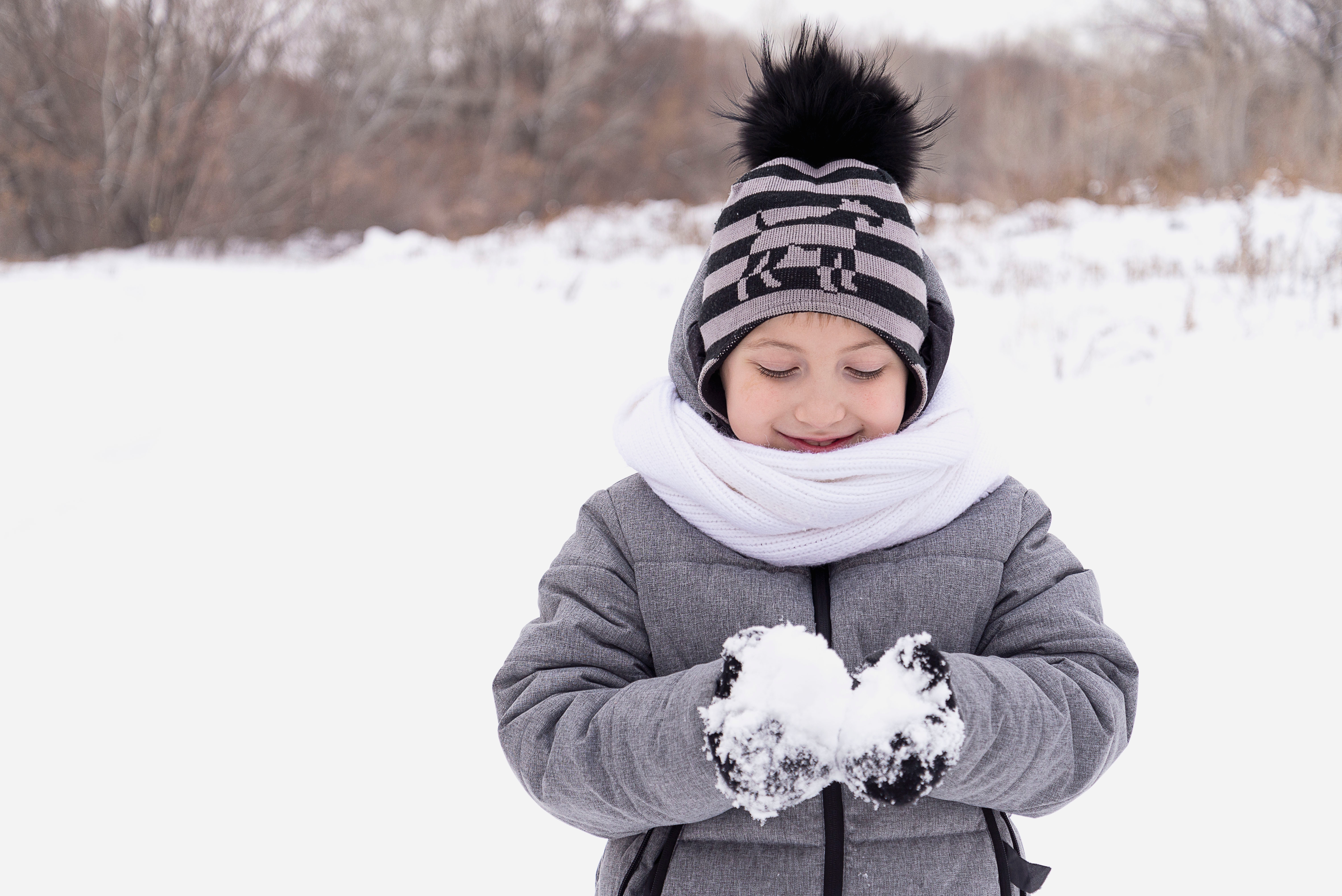 Адвокат объяснил, почему школа не имеет права заставлять детей убирать снег
