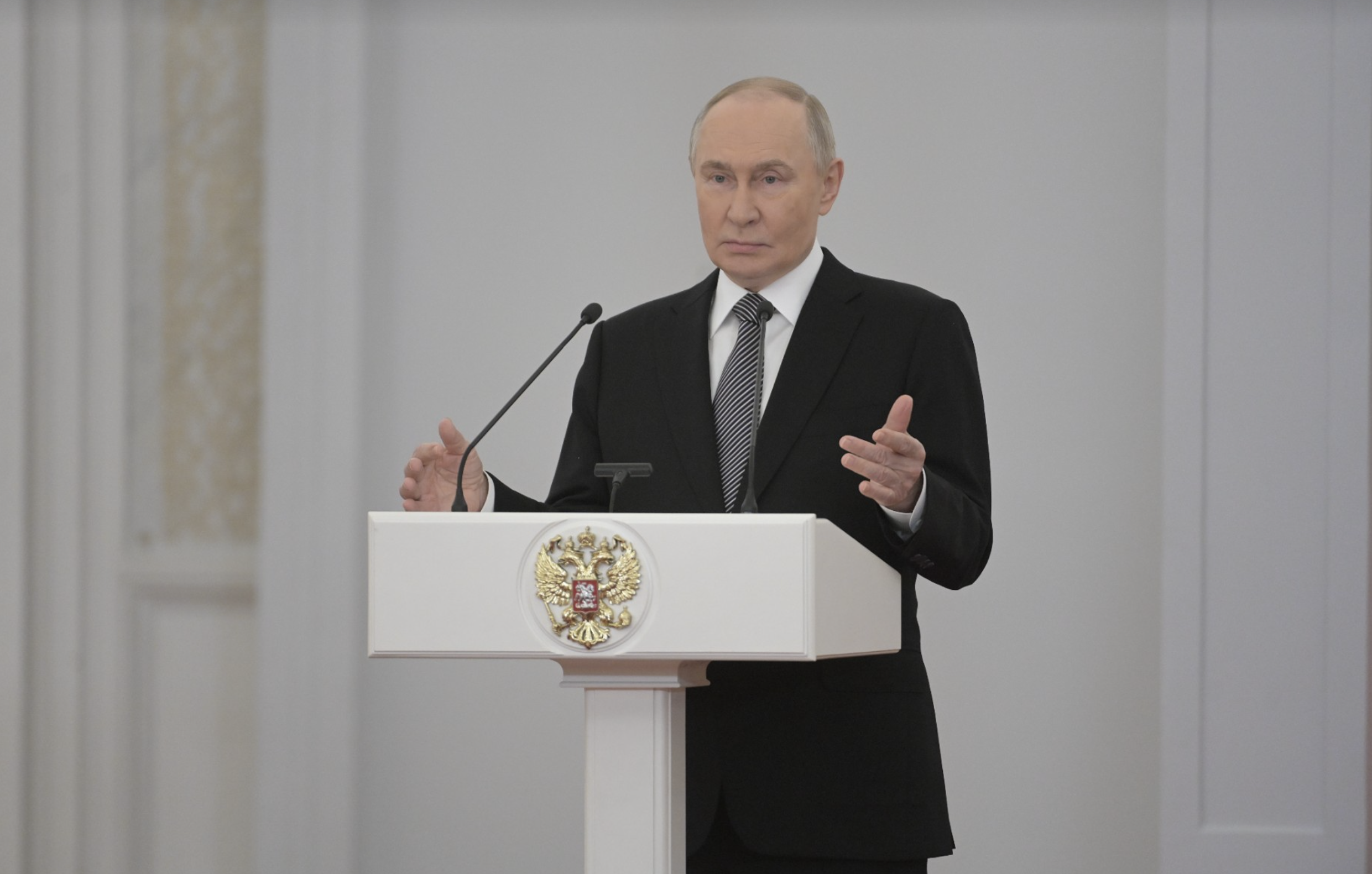 Более 830 тысяч обращений граждан обработали для прямой линии с Путиным
