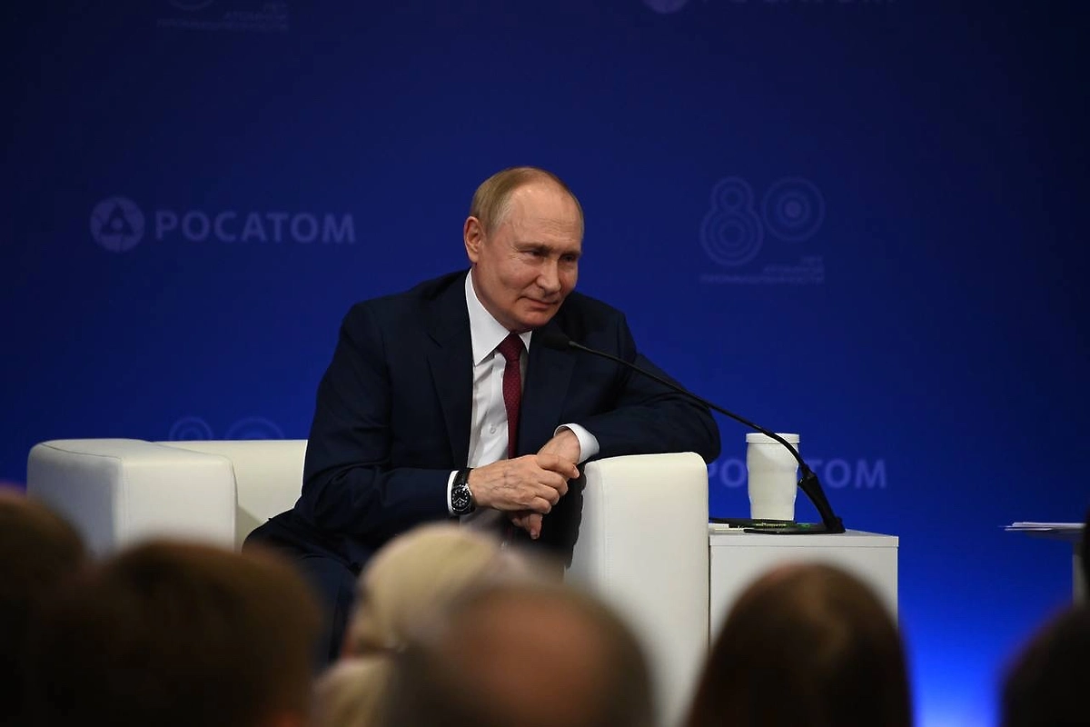 Путин поднял вопрос повышения зарплат бюджетников и пенсий