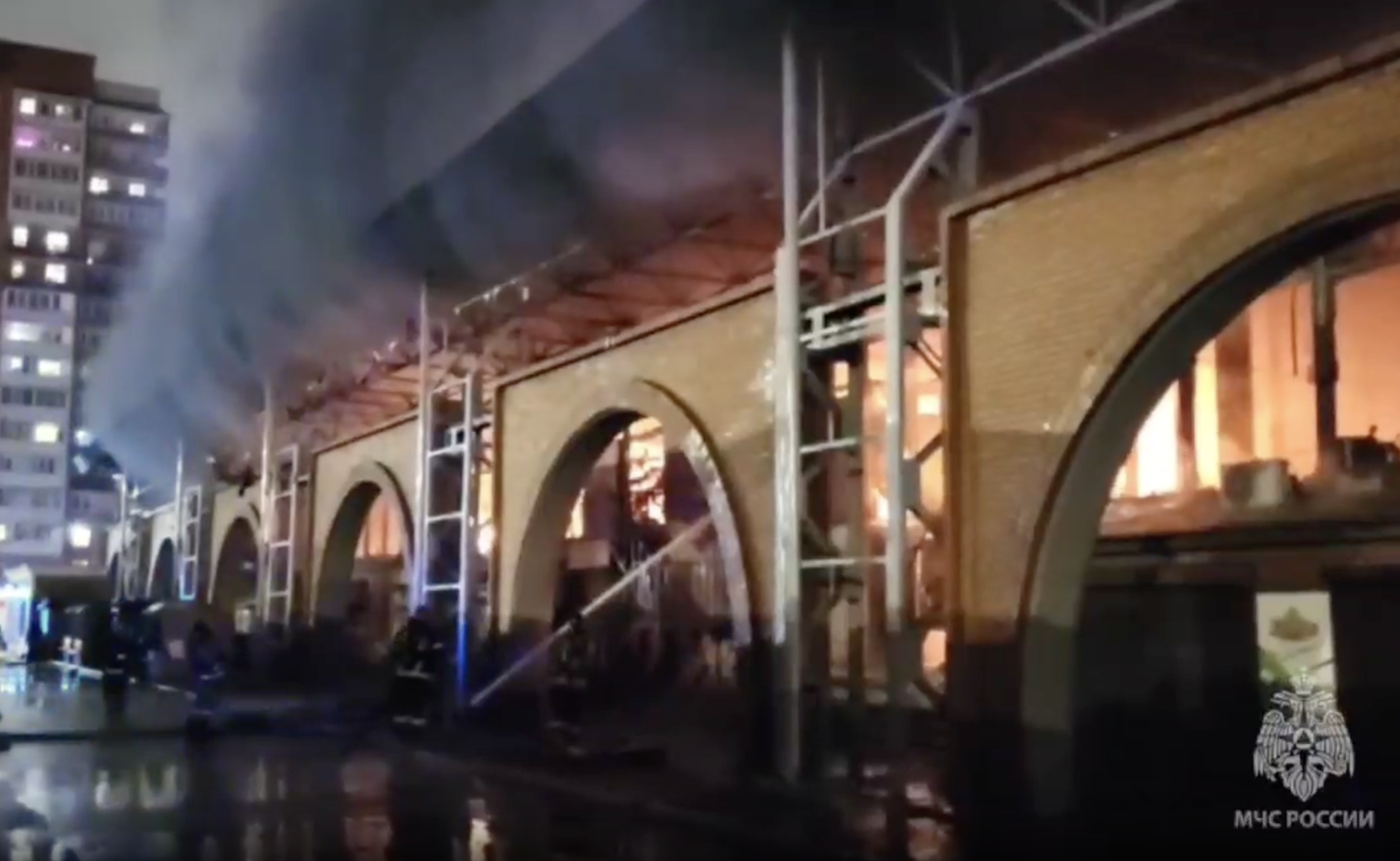 На рынке в Петербурге находили 28 нарушений перед смертельным пожаром