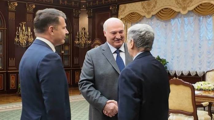 Лукашенко принял посланника Трампа за закрытыми дверьми своей резиденции в Минске