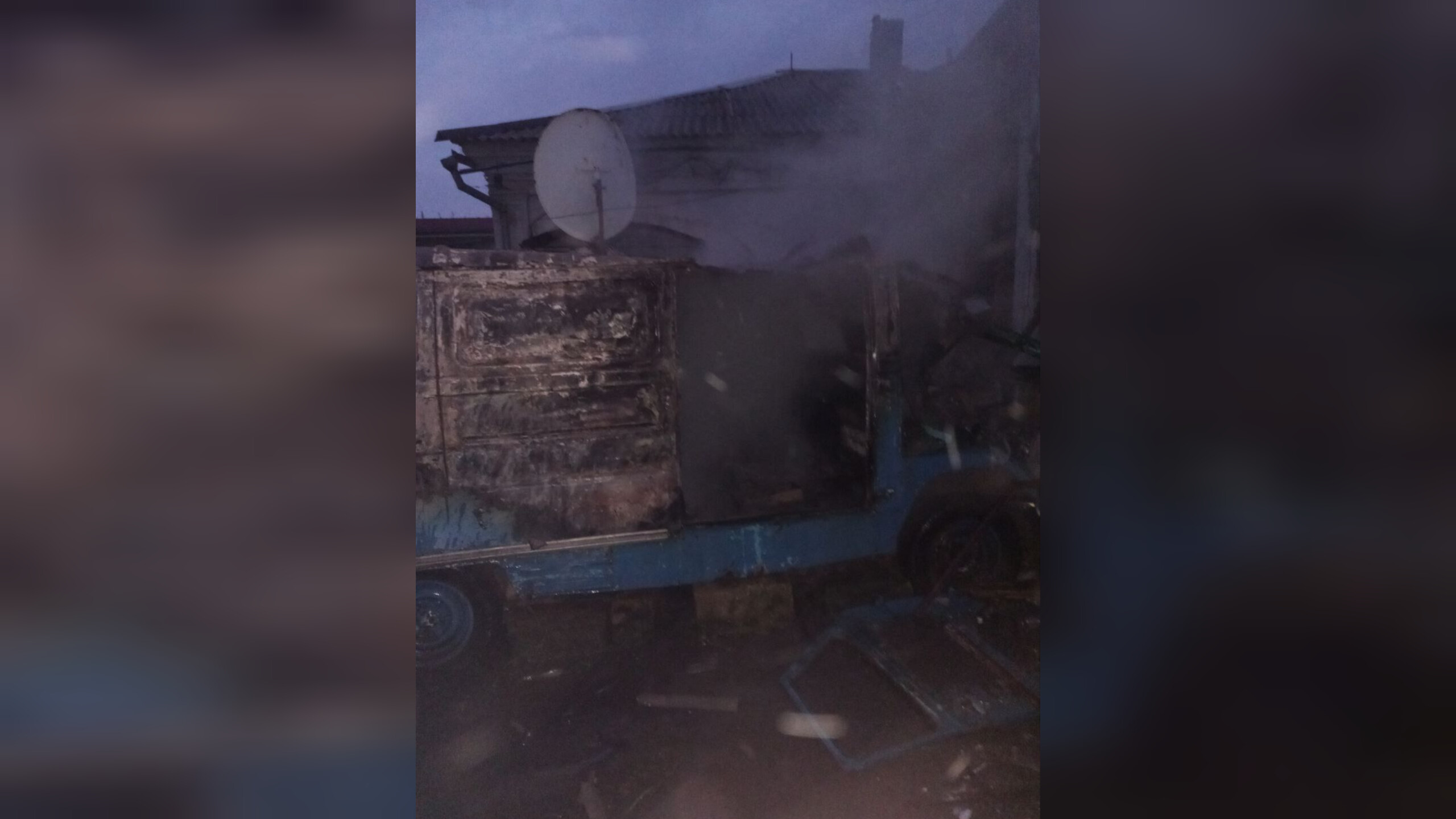 ВСУ ударили по Каховскому округу Херсонщины, повреждены дом и микроавтобус

