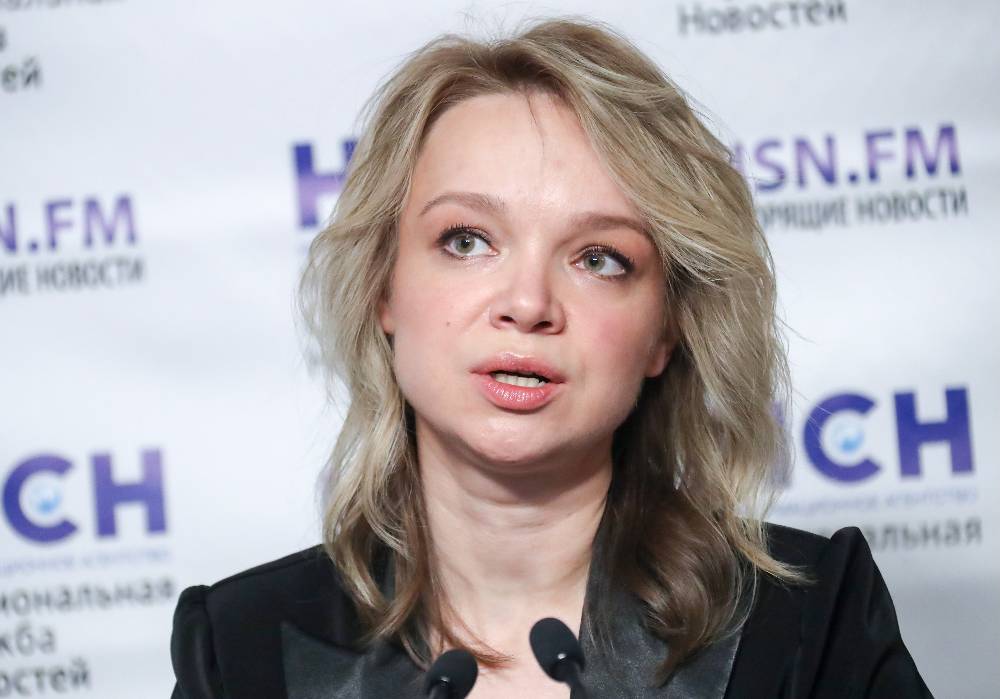 Цымбалюк-Романовская впервые после родов вышла на сцену и взяла с собой дочь