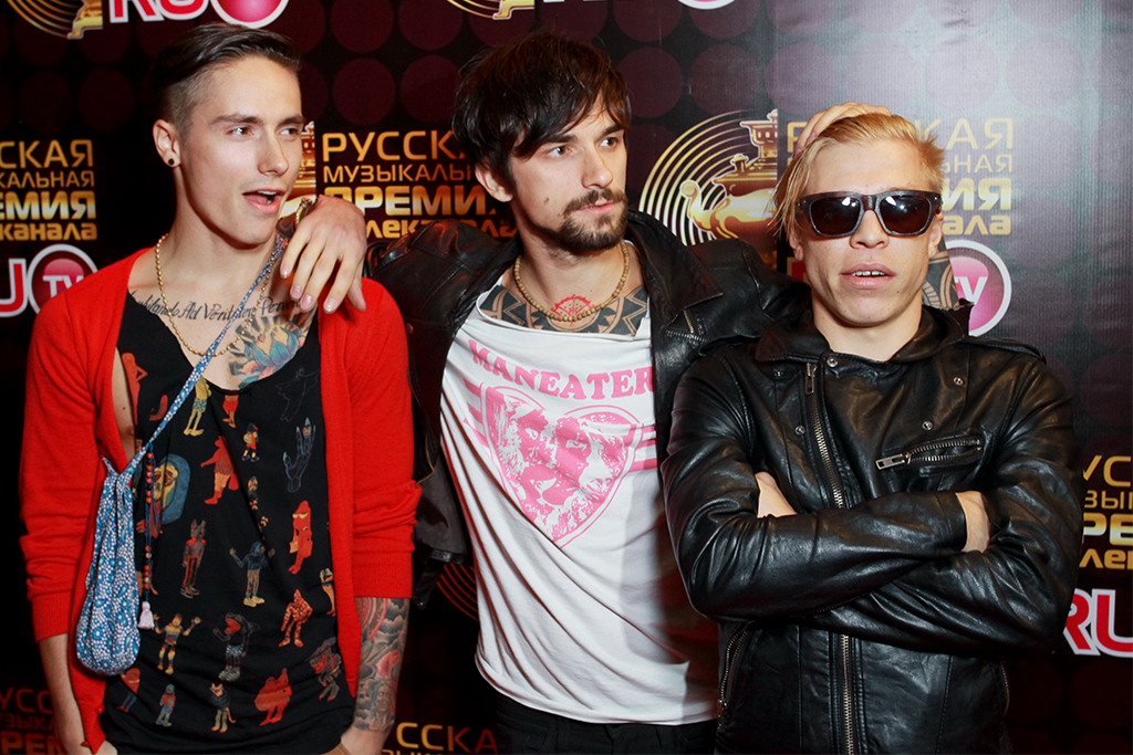 Quest Pistols запретила русский, но поёт «Я устал» для россиян. Группа назвала цену за «зраду»