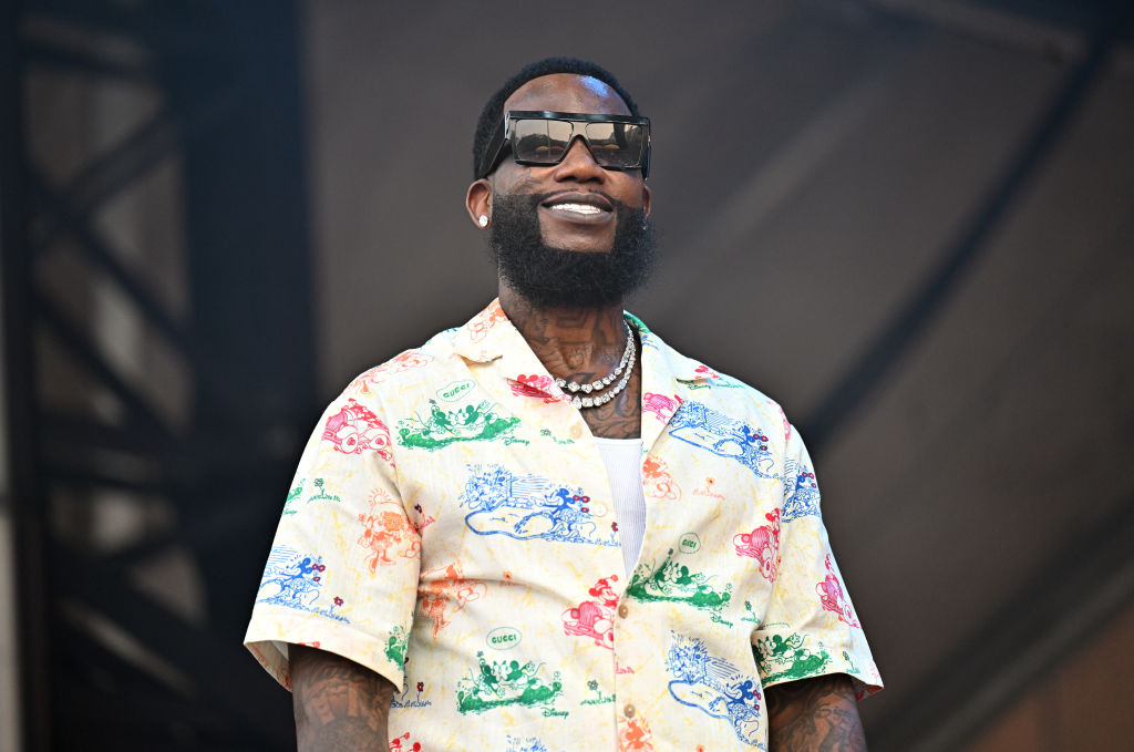 Рэпер Gucci Mane прилетел на концерт в заснеженную Москву в тапках и без куртки