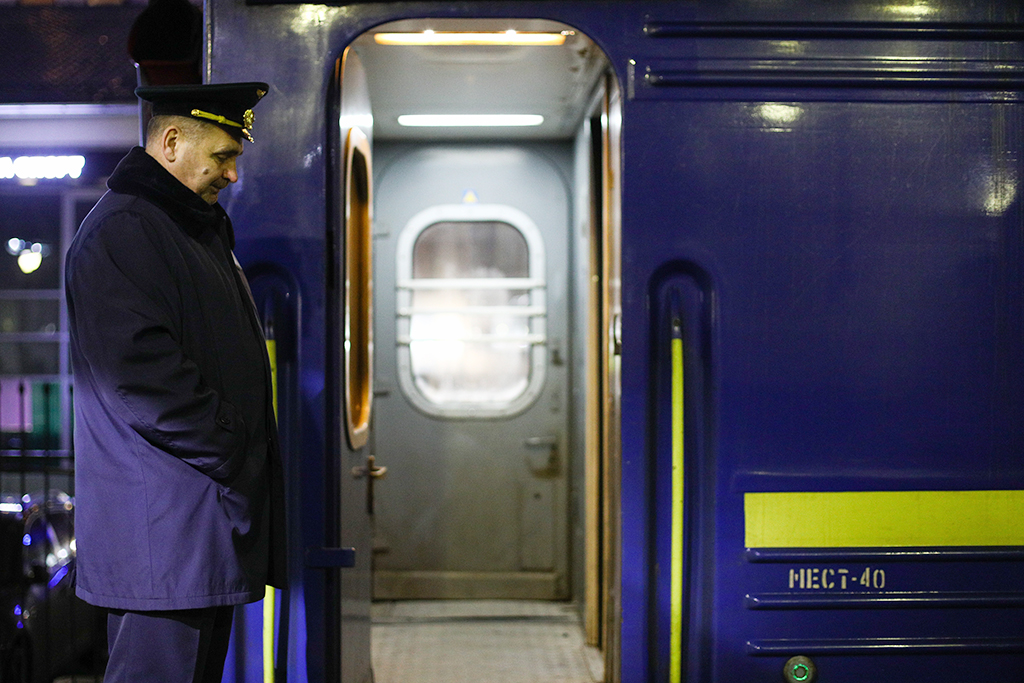 На юге Украины остановилось движение поездов после мощного удара ВС РФ