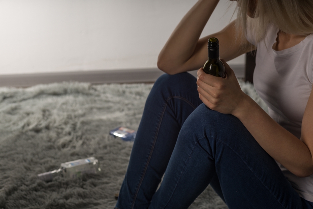 Нарколог раскрыл четыре основных признака женского алкоголизма