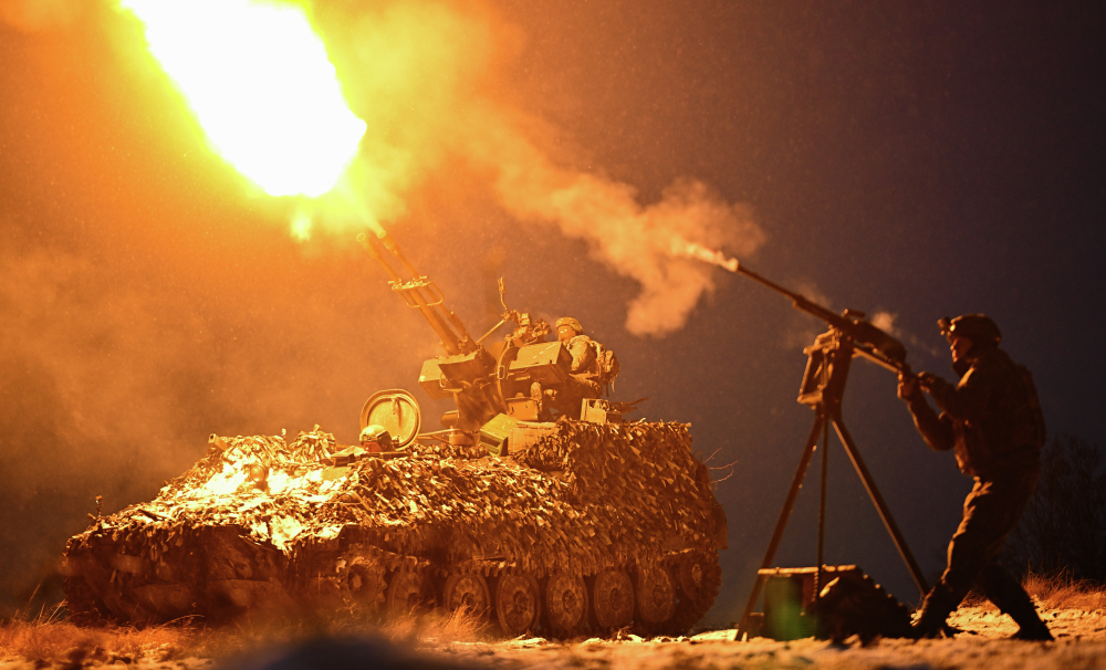 Новости СВО. ВСУ бегут из Варваровки, котёл под Купянском, ФАБы бьют по Одессе, переговоры Зеленского в Берлине, 15 декабря