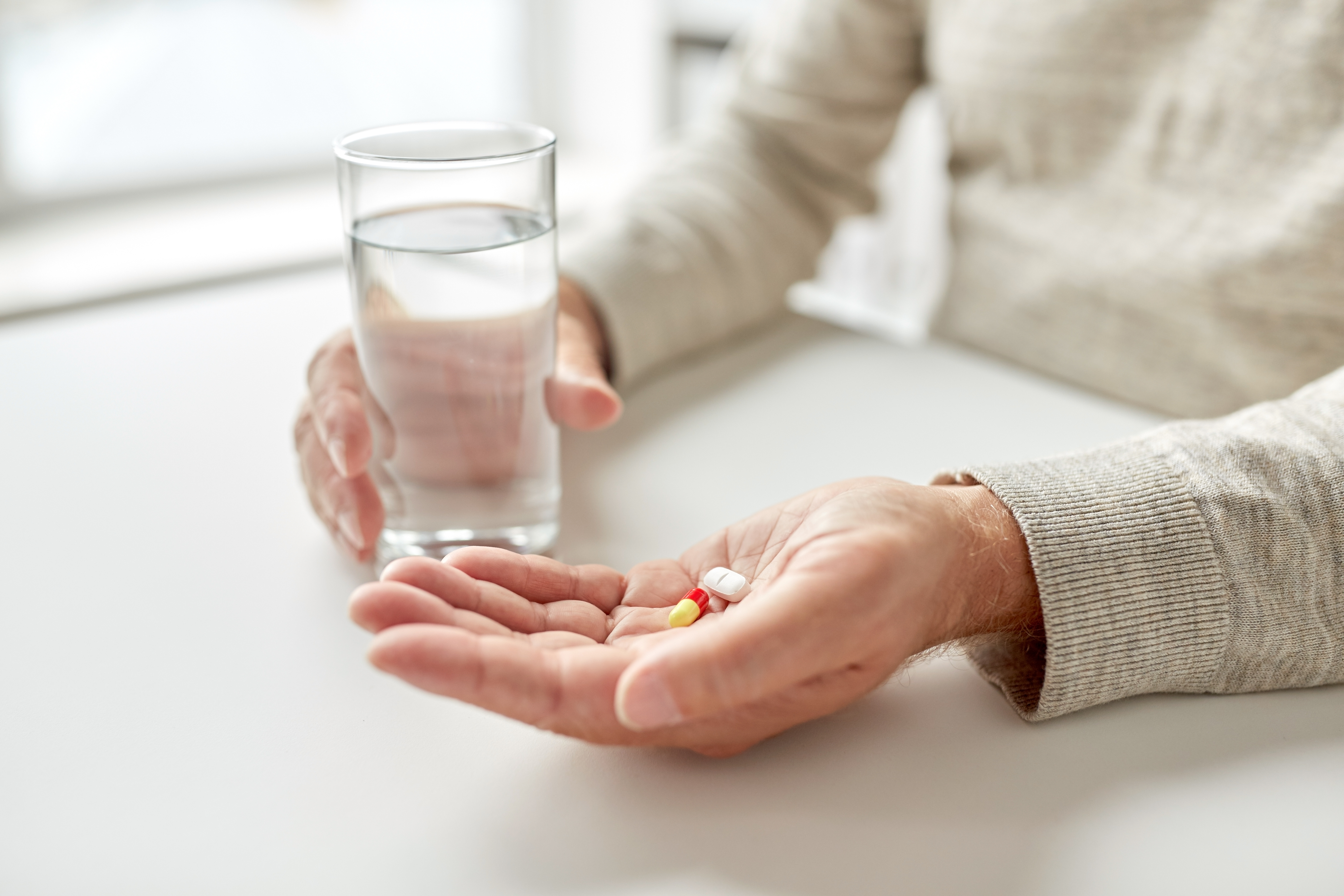 Врач предупредила о двух опасных ошибках пенсионеров при приёме лекарств