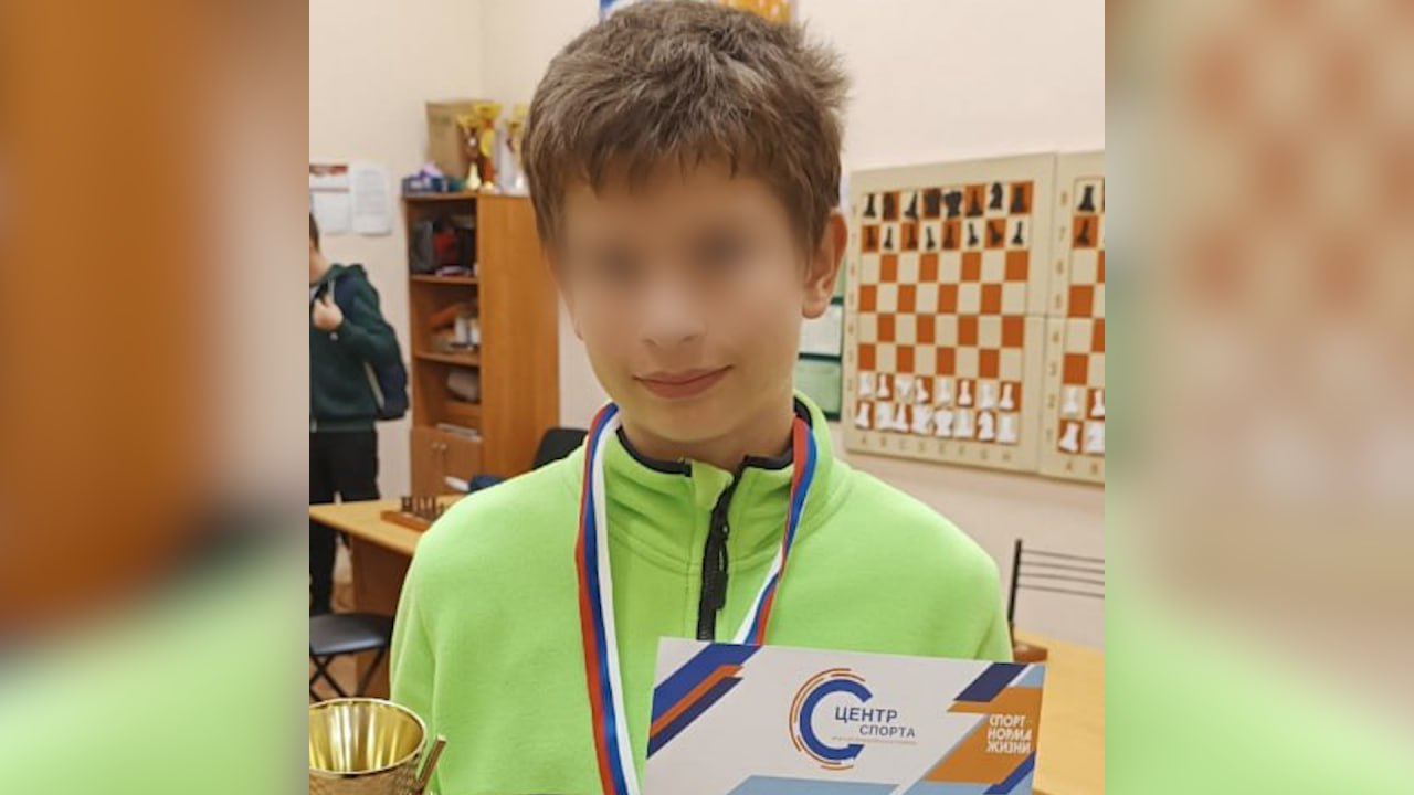 Напавший на учительницу в петербургской школе ученик также ранил себя