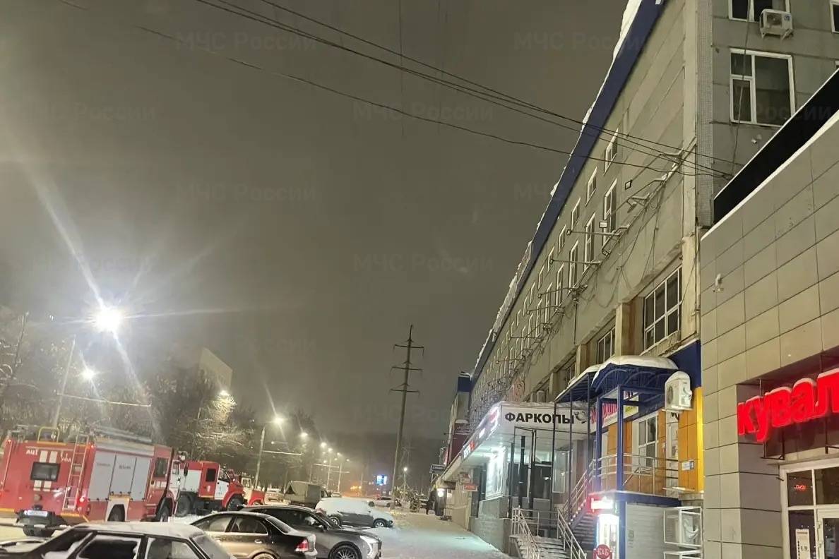 В Уфе произошёл пожар в ТЦ «Три кита», возгорание локализовано