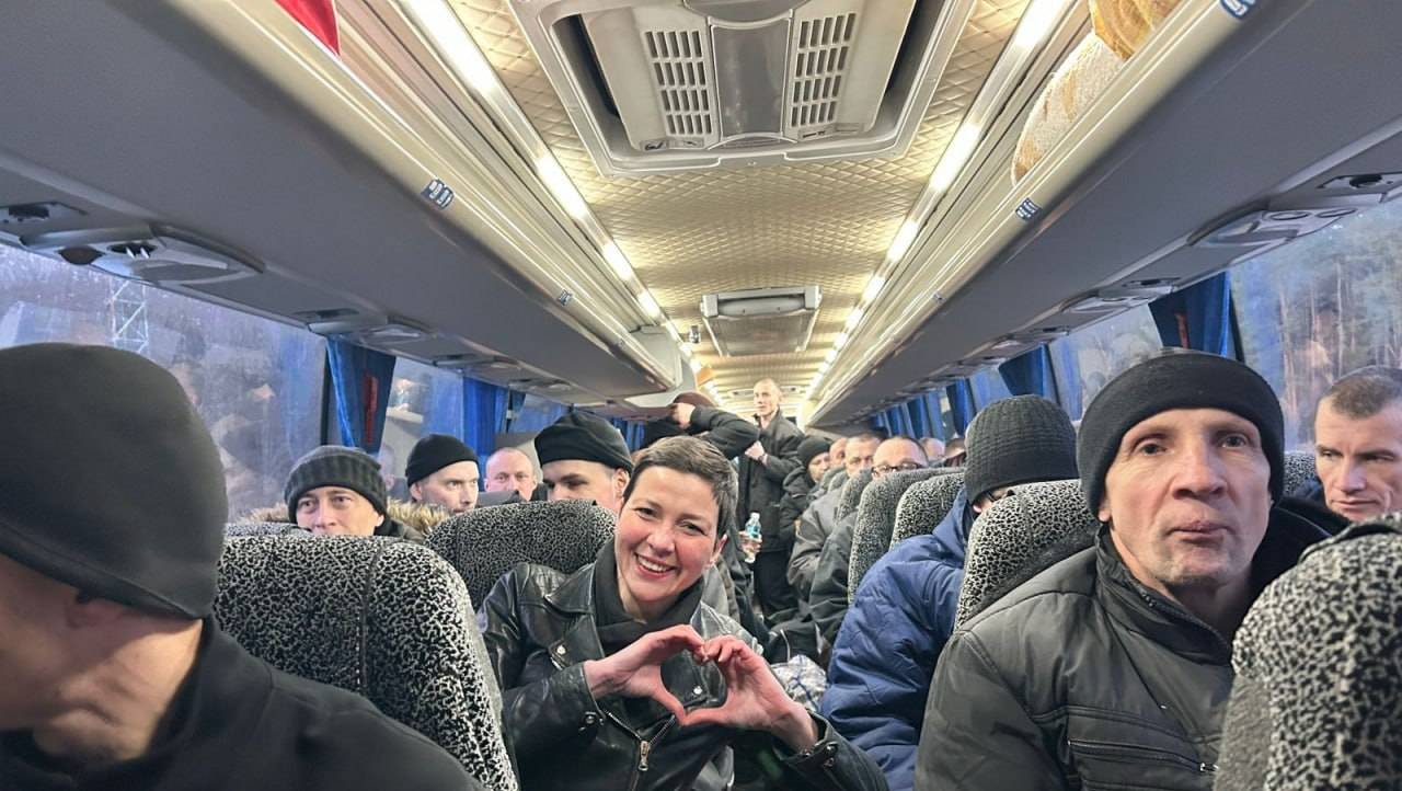 Освобождённых белорусских политзаключённых пять раз спросили о СВО