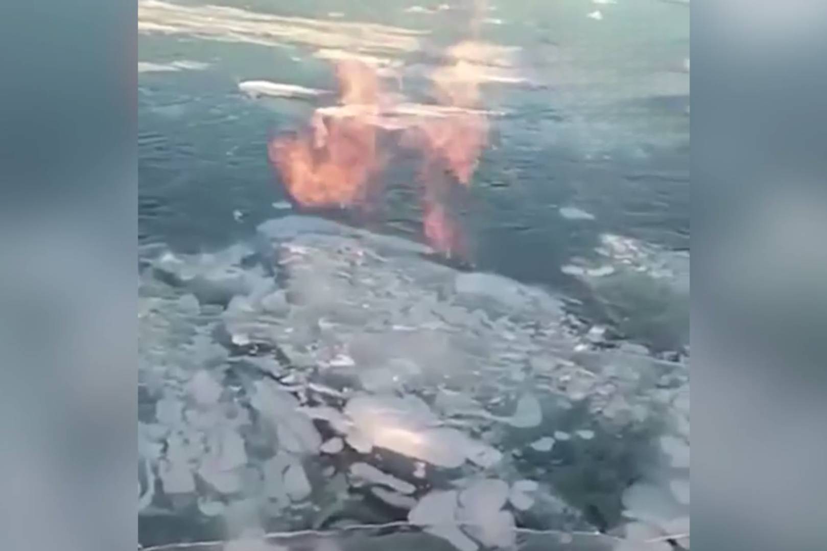 Выброс метана на Байкале запечатлели на видео
