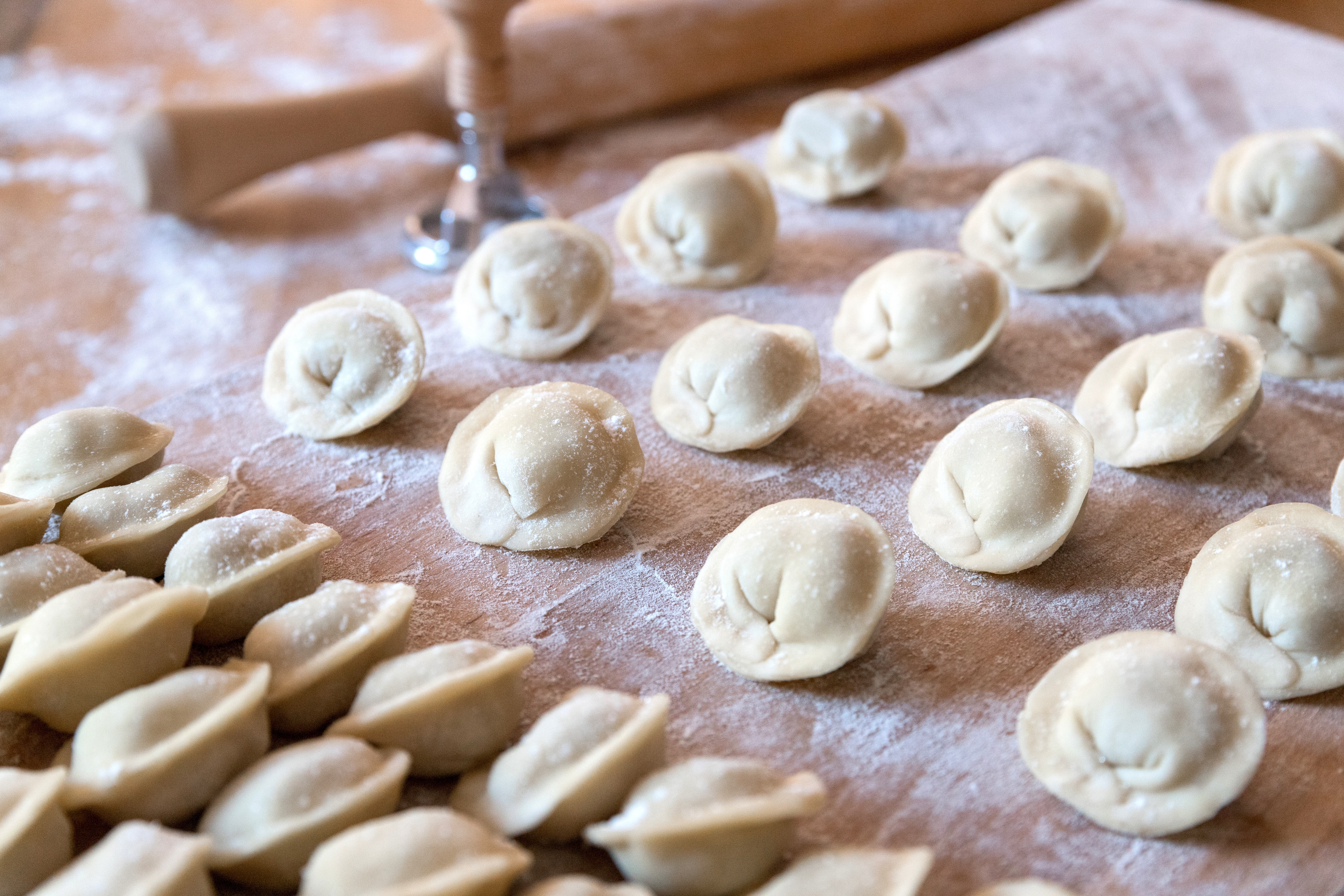 Результат в сторис и в морозилке: Россиянки бросились проводить предновогодний пельменинг