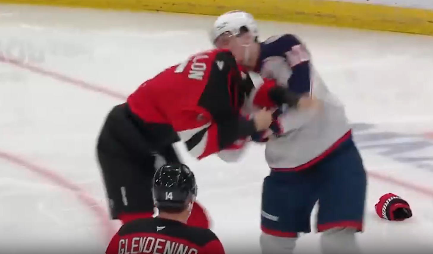 Воронков дважды подрался в матче НХЛ, отправив соперника в нокаут