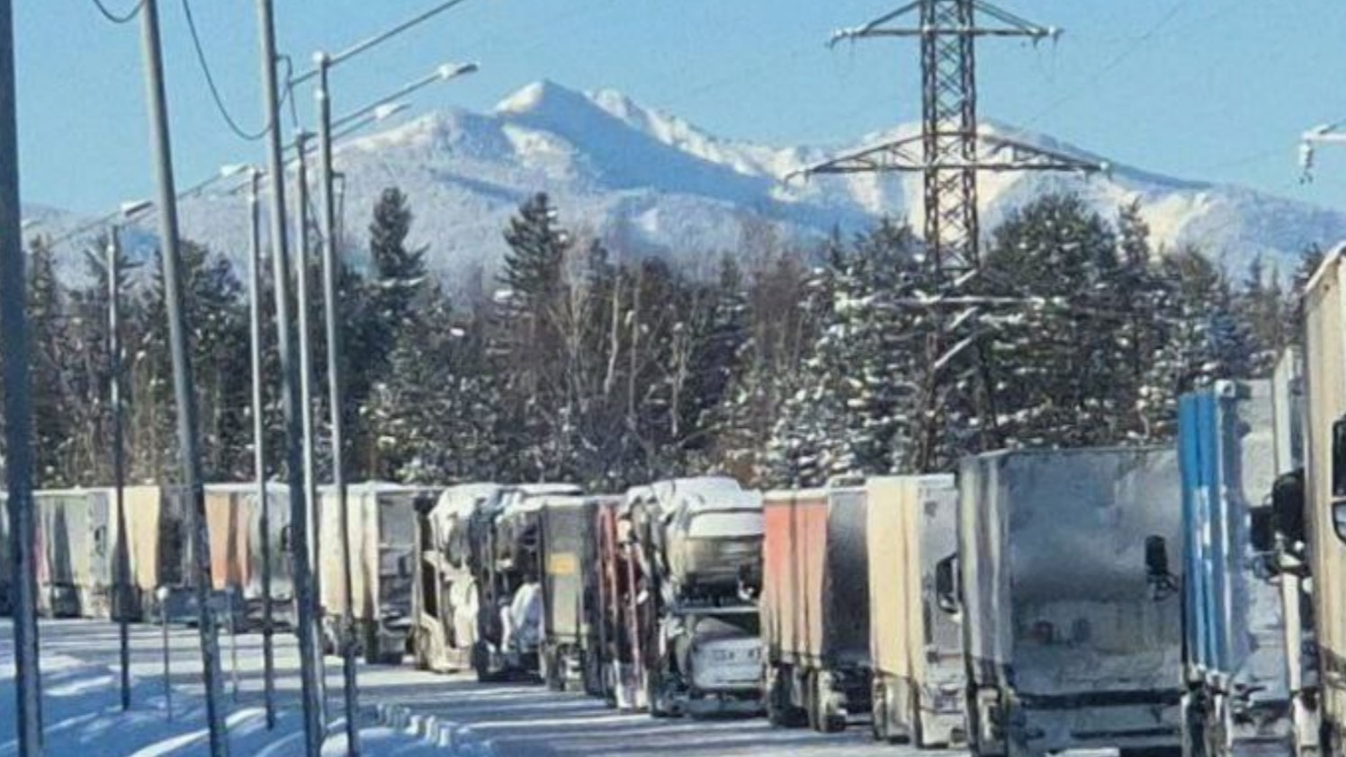 На трассе «Байкал» застряли 350 грузовиков из-за непогоды