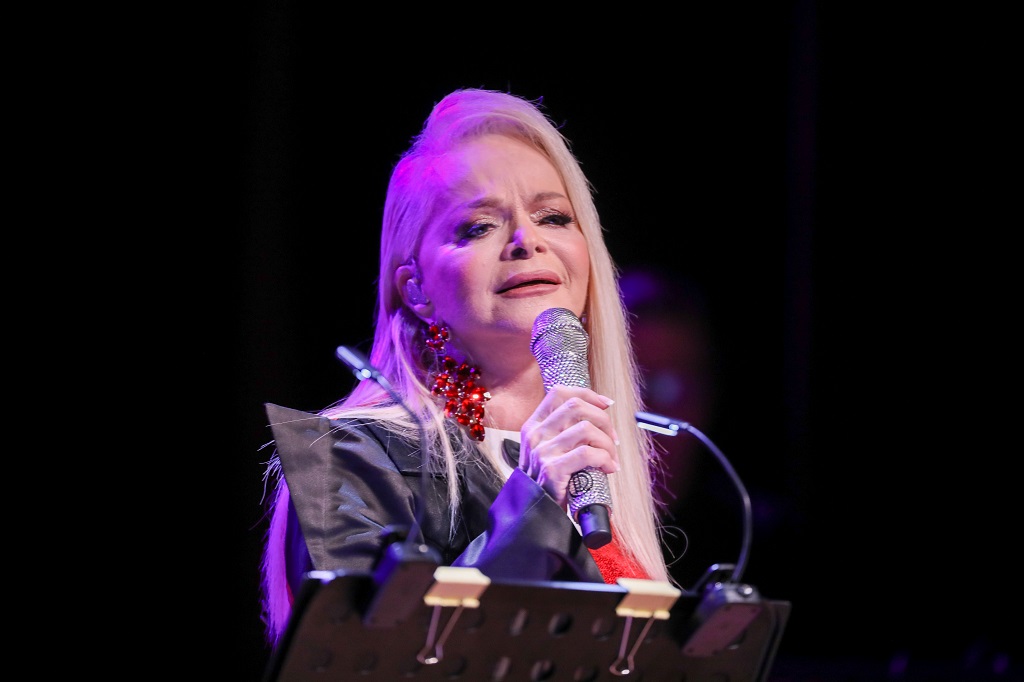 Лариса Долина вернулась на сцену и дала первый концерт после решения суда