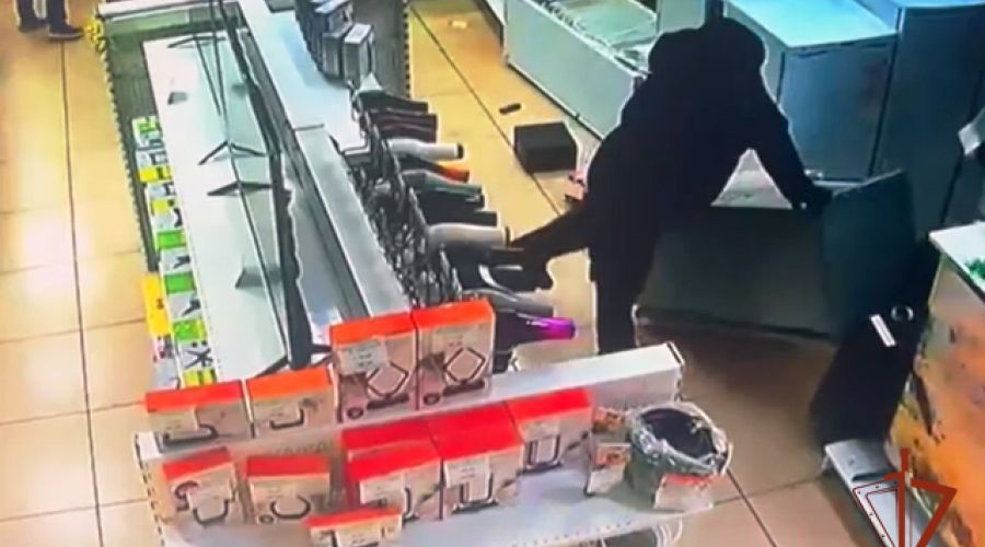 Покупатель разгромил магазин на Алтае, разбив 12 телевизоров и 2 холодильника