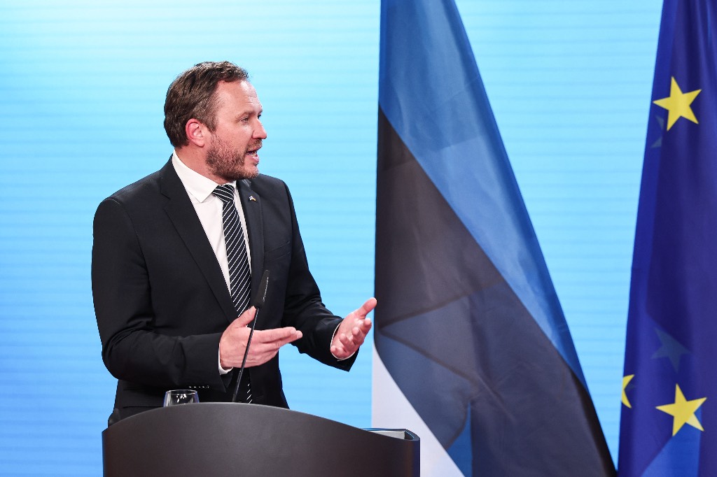 Глава МИД Эстонии угрожает убивать маленьких зелёных человечков у границы