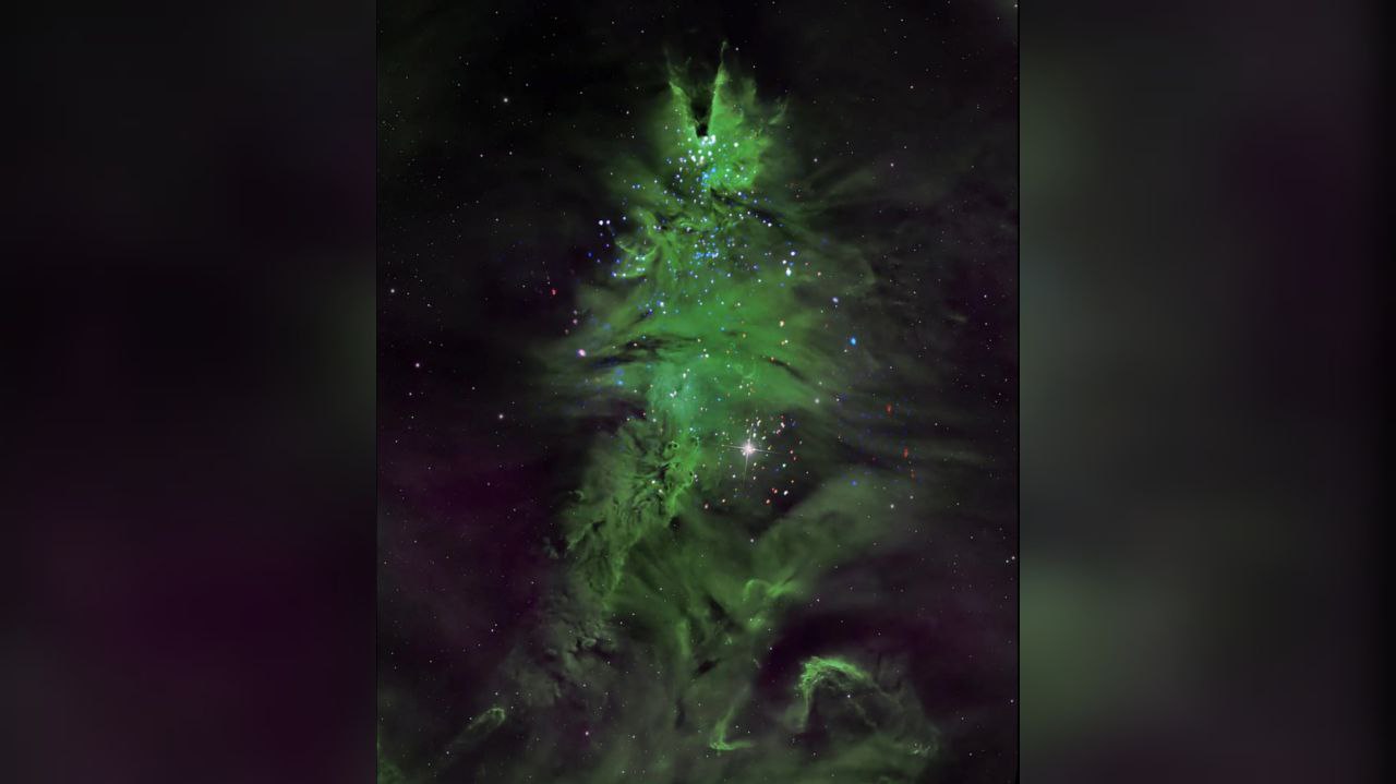 NASA опубликовала снимок космической &laquo;ёлки&raquo;