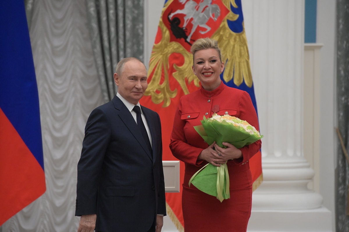 &laquo;День рождения удался&raquo;: Захарова показала кремлёвский подарок от президента