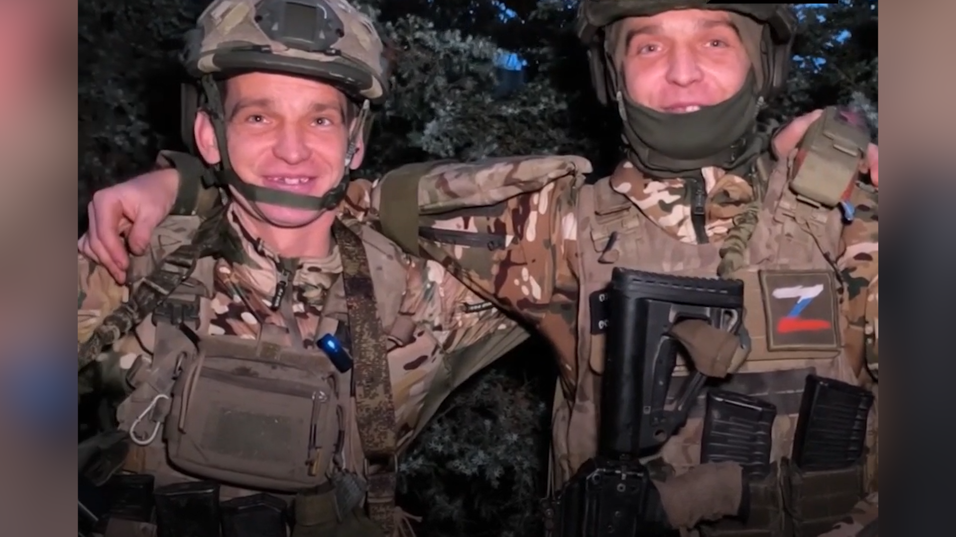 &laquo;В панике даже броню не надел&raquo;: Боец СВО под обстрелами ВСУ спас брата-близнеца и восьмерых сослуживцев