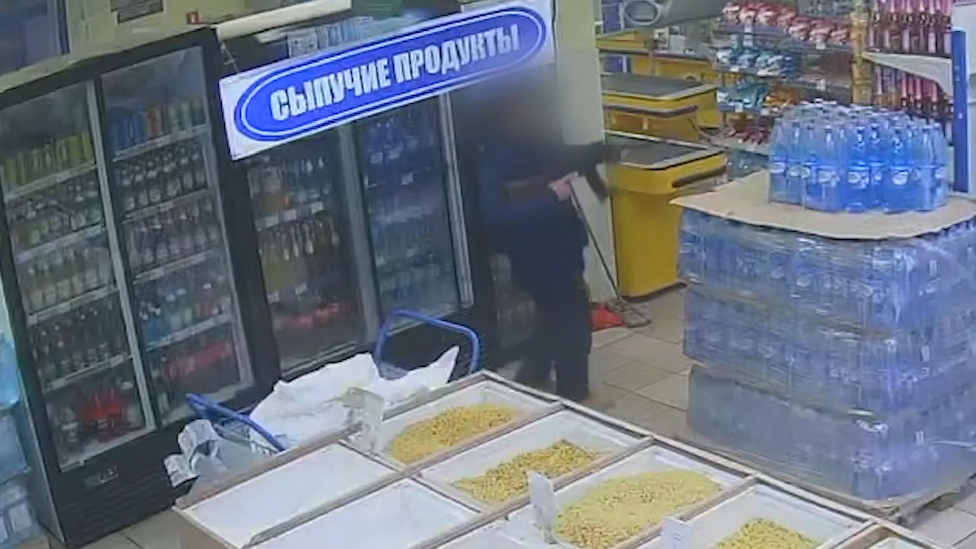 V Donecku onesposobili moškega, ki je streljal iz avtomatske puške v supermarketu