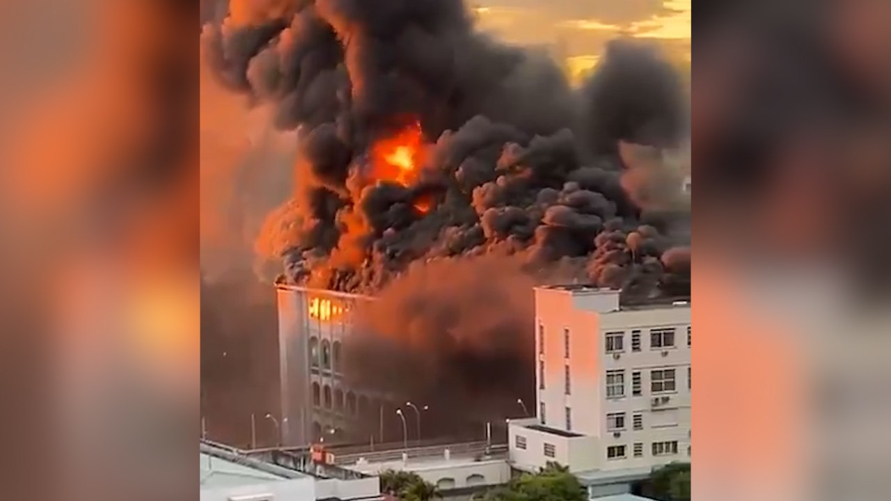 Пожар вспыхнул в учебном заведении со 120-летней историей в городе Санта-Мария
