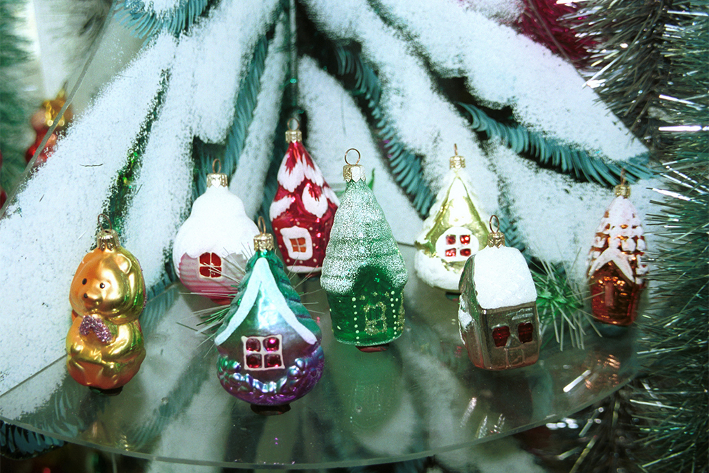 Коллекционер рассказал, почему советские ёлочные игрушки имеют огромную ценность в наше время