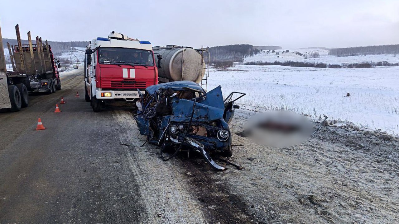 Три человека погибли в ДТП с молоковозом в Красноярском крае