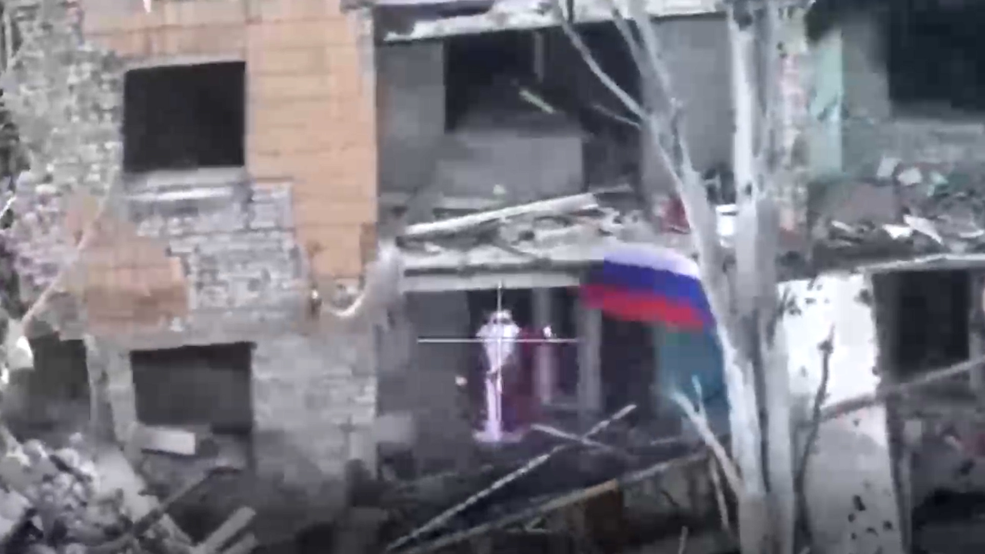 Бойцы &laquo;Центра&raquo; в костюмах Деда Мороза развернули флаг России в освобождённом Димитрове