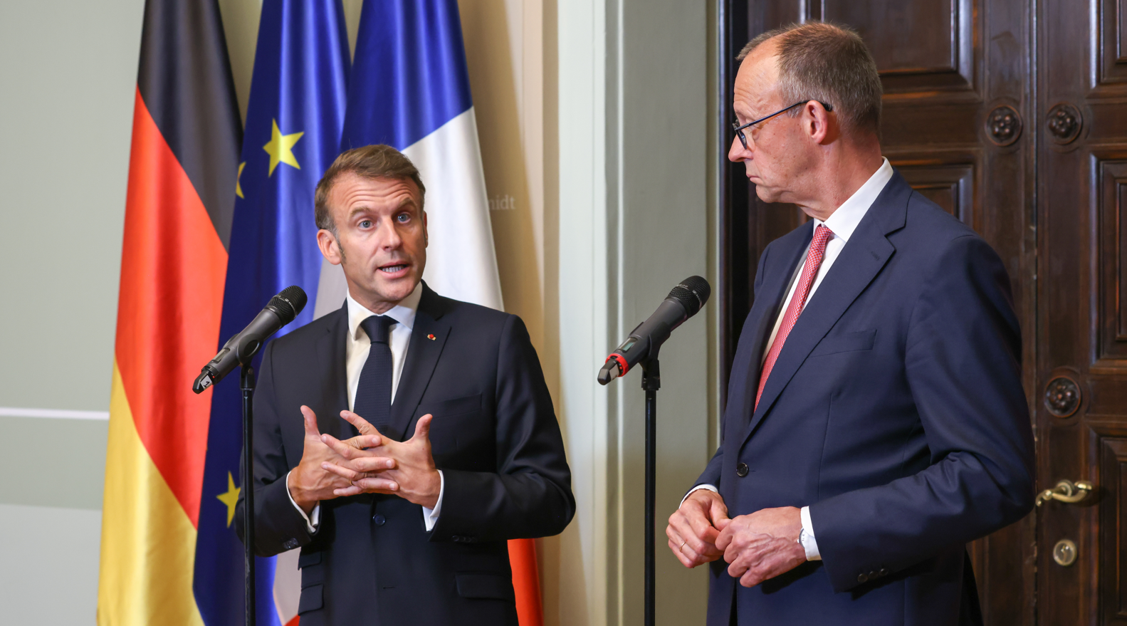 Der Spiegel: Разногласия между Макроном и Мерцем обострились из-за Путина