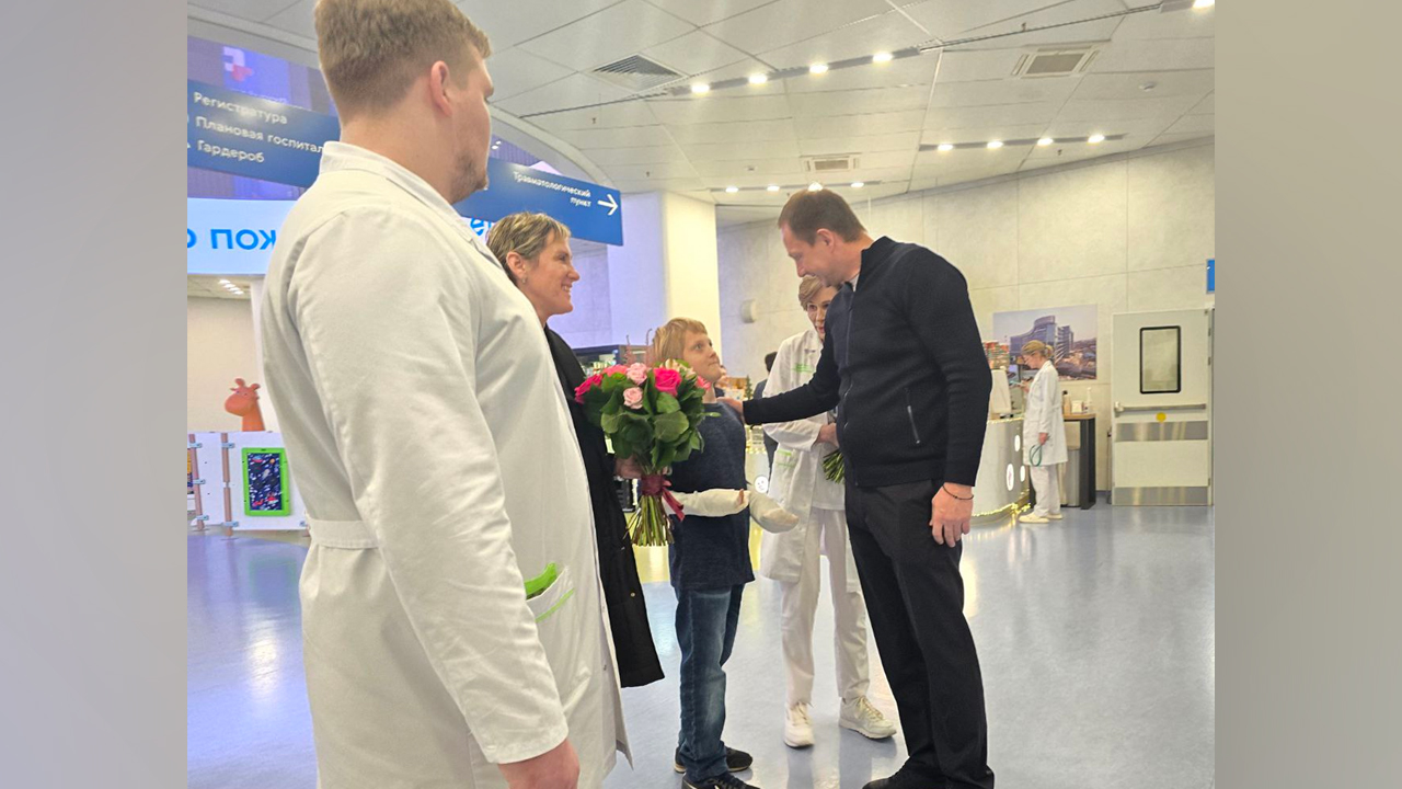 Учится жить заново: Пострадавший при взрыве в Красногорске мальчик вернётся в школу с января