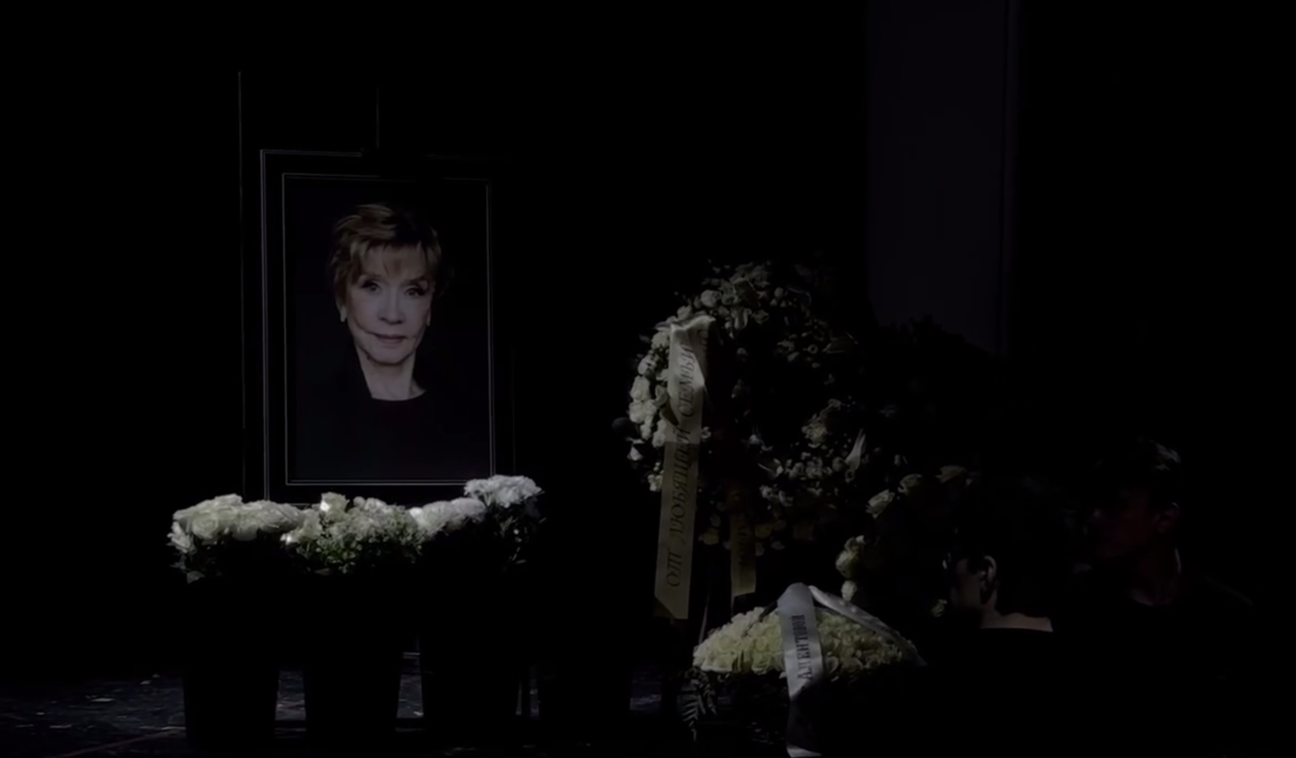 Юлия Меньшова прибыла на прощание с Верой Алентовой