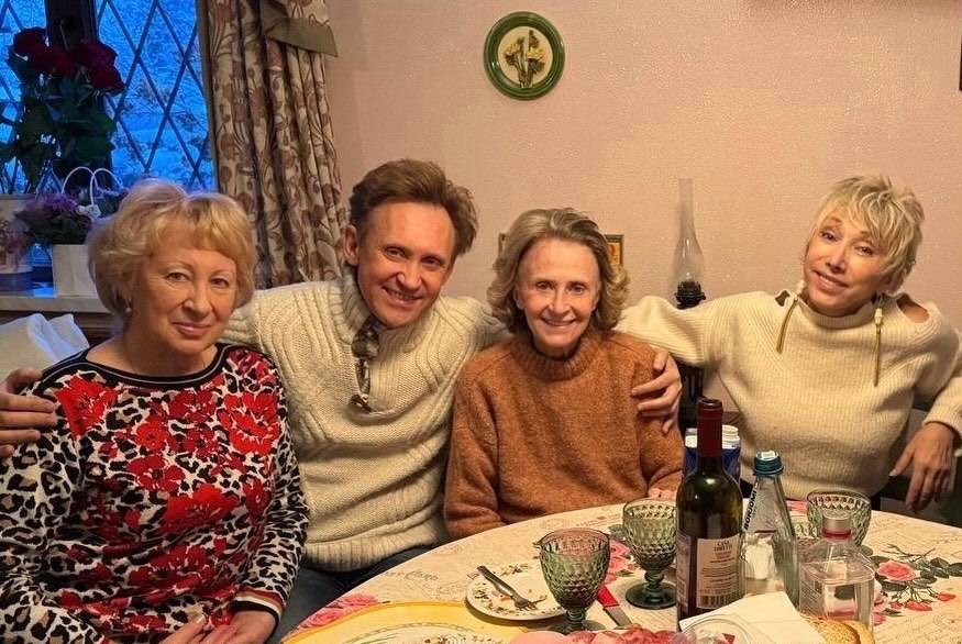 Дроботенко показал фото с Региной Дубовицкой, которой 31 декабря исполнится 82 года