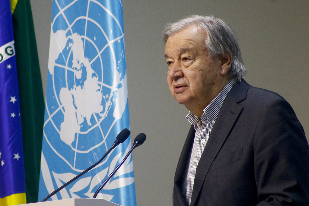 Генсек ООН осудил удары США по судам наркокартелей в Карибском море