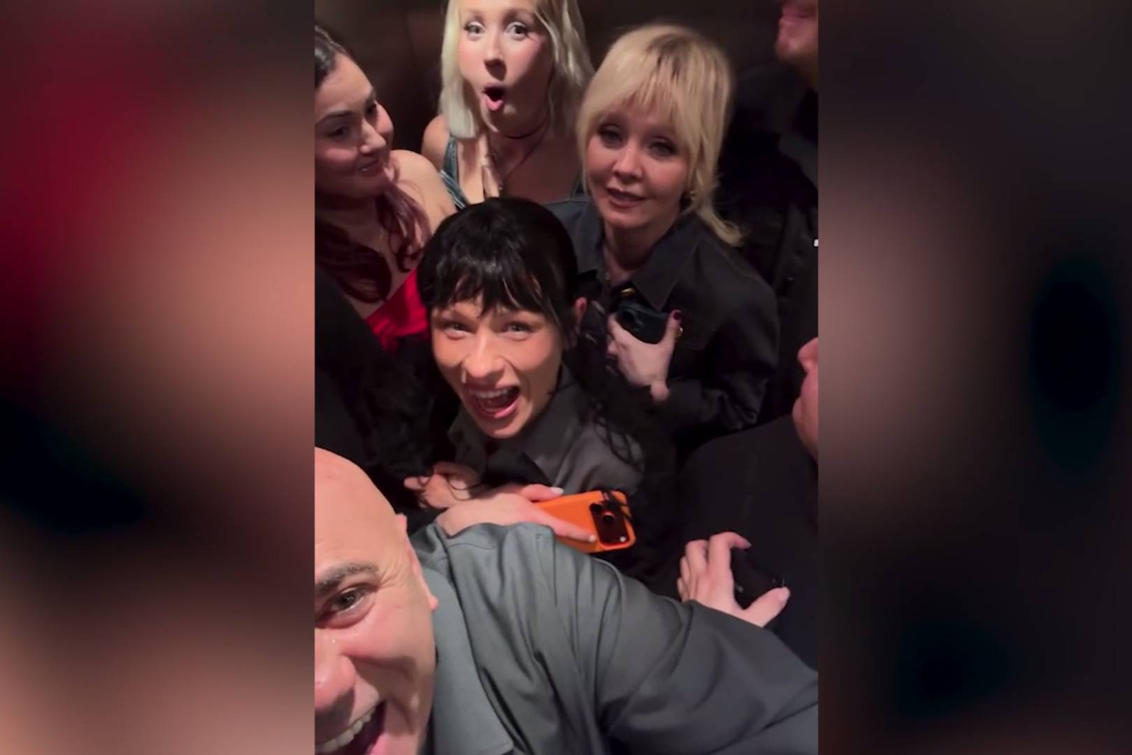 Клава Кока, IOWA, Валерия и Иосиф Пригожин застряли в одном лифте и спели песню