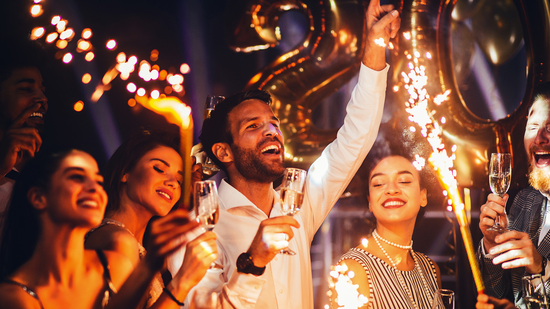 Большой список новогодних тостов: 40 тёплых слов, которые можно сказать близким в Новый год 