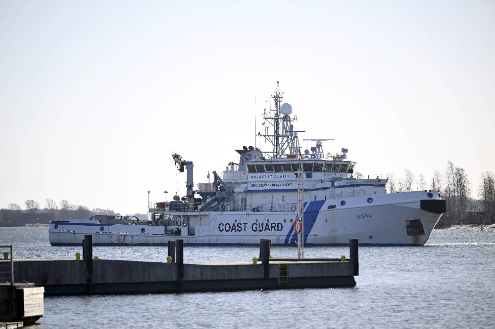 Финская береговая охрана задержала судно за якобы повреждение подводного кабеля